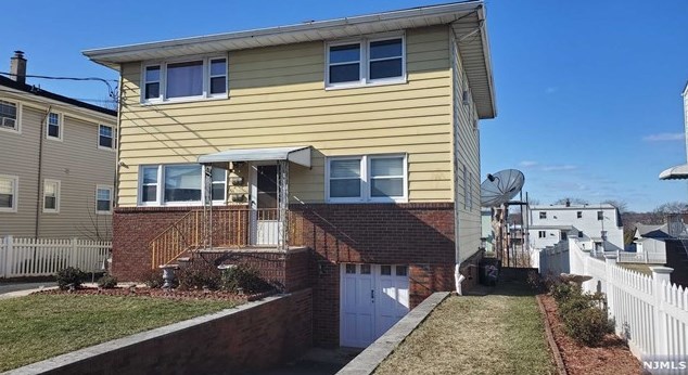 653 10th St #1, Lyndhurst, NJ 07071