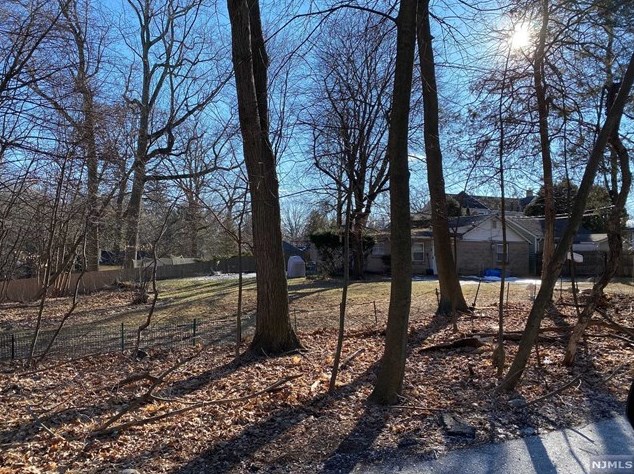 24 Grove St, Montvale, NJ 07645