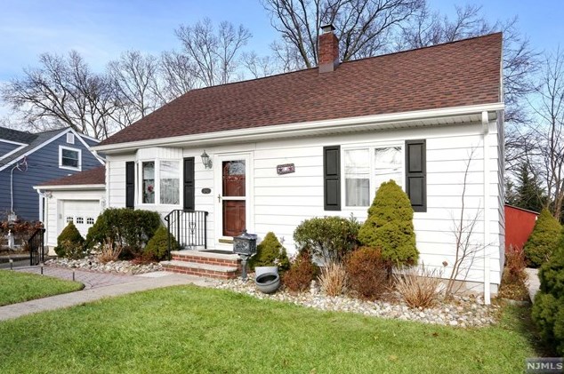 292 Adams Ave, River Edge, NJ 07661