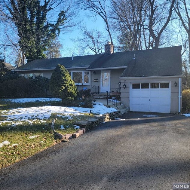 39 Sherwood Dr, Hillsdale, NJ 07642