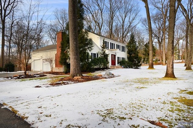 23 Deerhorn Trl, Upper Saddle River, NJ 07458
