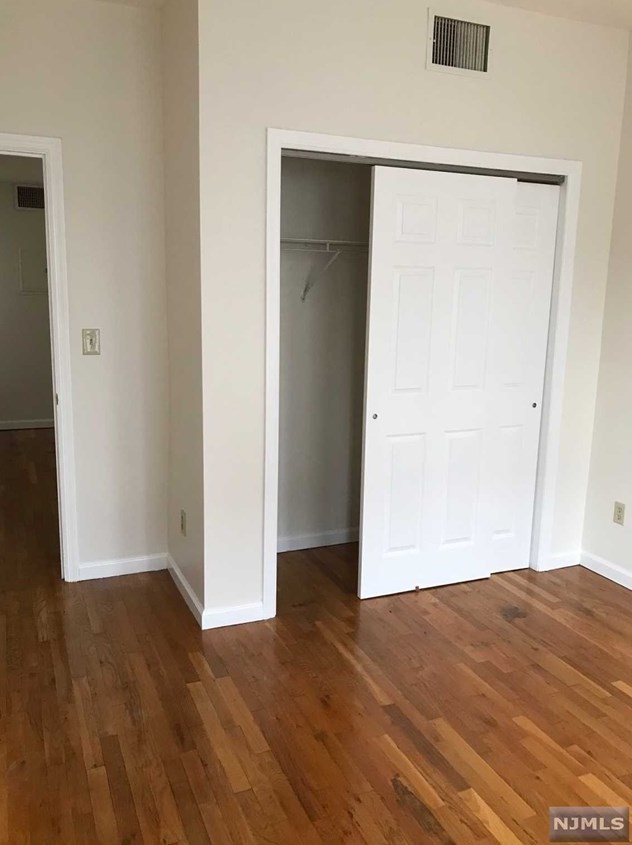 78 Pine St #1l, Montclair, NJ 07042