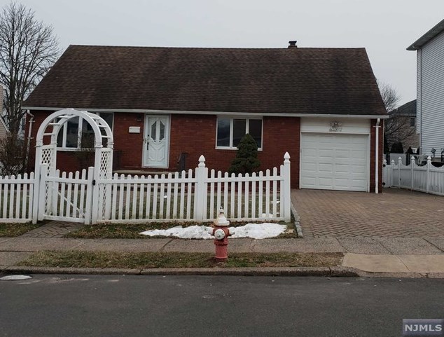 168 Lee St, Elmwood Park, NJ 07407