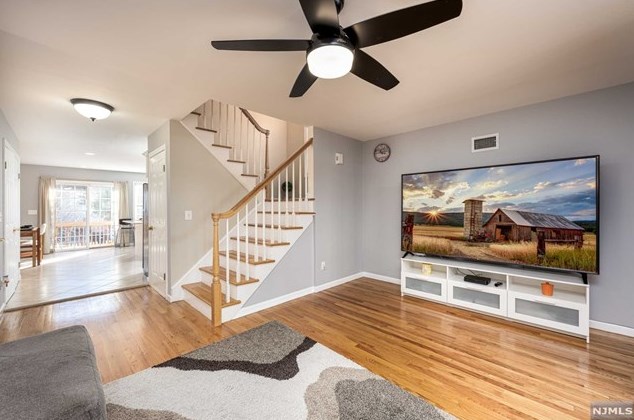 450 Lincoln St, Palisades Park, NJ 07650