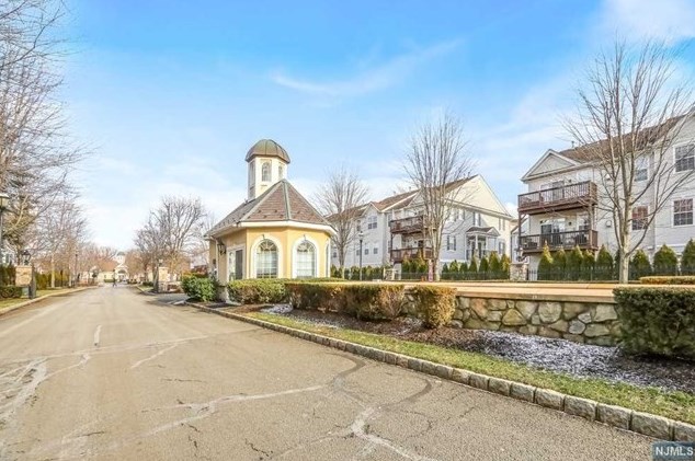5104 Burwood Rd, Clifton, NJ 07013-2692