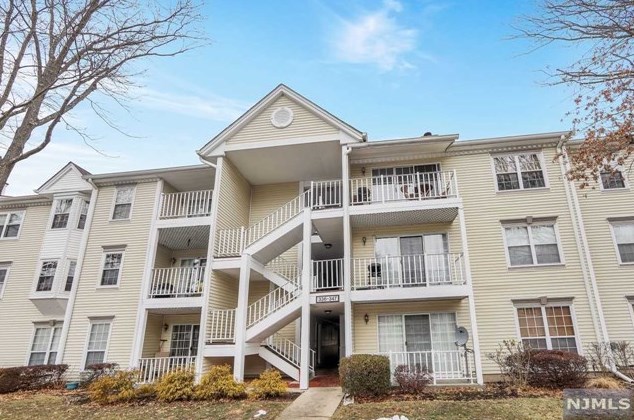 347 Linden St, Mahwah, NJ 07430