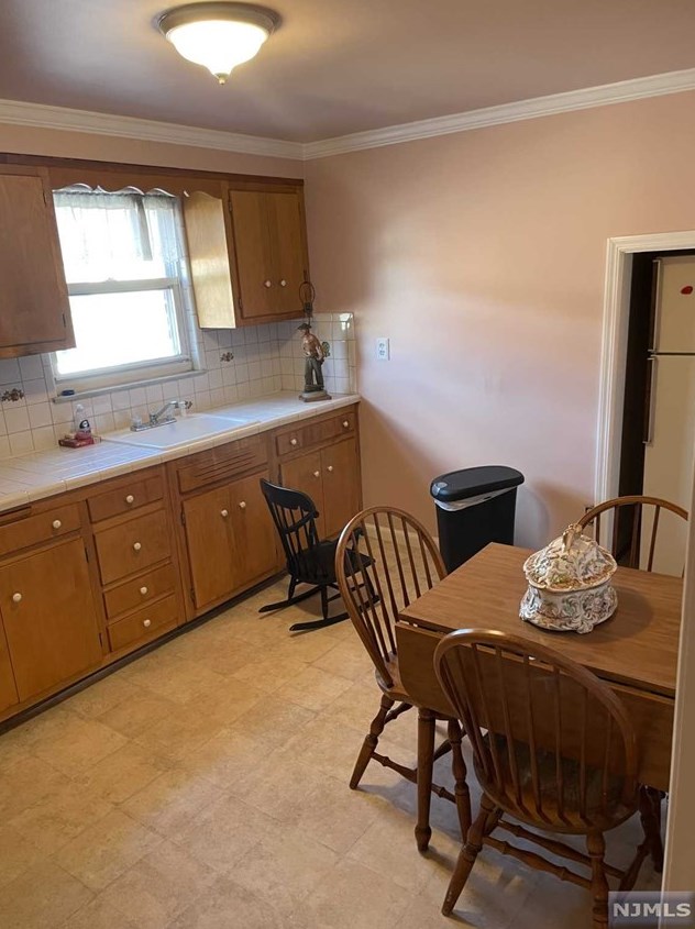 433 Lawton Ave #2, Cliffside Park, NJ 07010