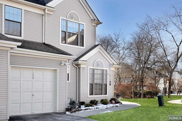 173 Delhagen Ct, Mahwah, NJ 07430
