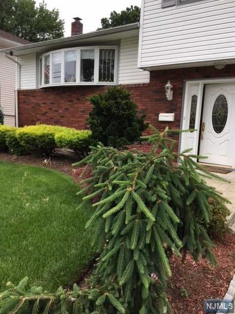 53 Somerville St, Rochelle Park, NJ 07662