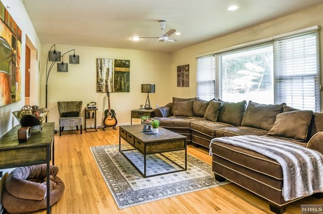 28 Overbrook Rd, Upper Saddle River, NJ 07458
