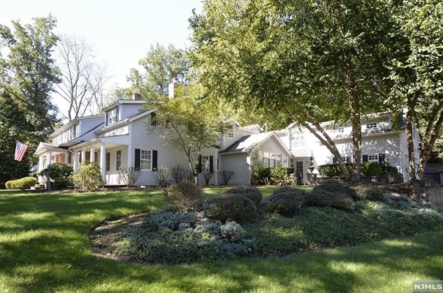72 Hopper Farm Rd, Upper Saddle River, NJ 07458