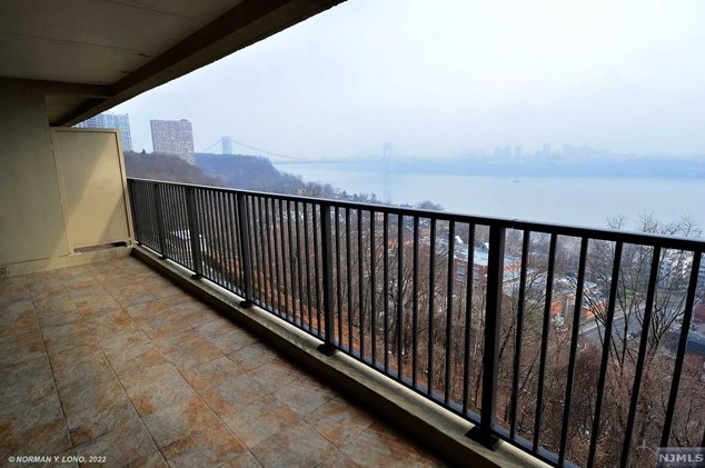 3 Horizon Rd, West Fort Lee, NJ 07024-6701