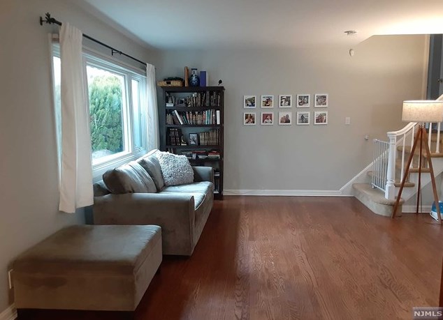571 Sunderland Rd, Teaneck, NJ 07666