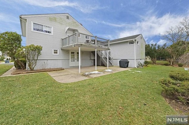 341 Shea Dr, N Milford, NJ 07646