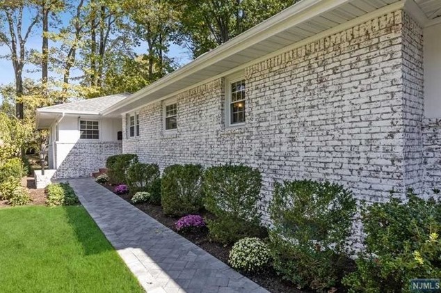 12 Edgewood St, Tenafly, NJ 07670