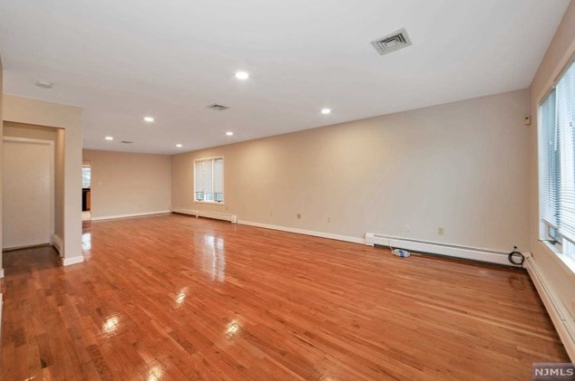 258 Grand Ave #a, Palisades Park, NJ 07650