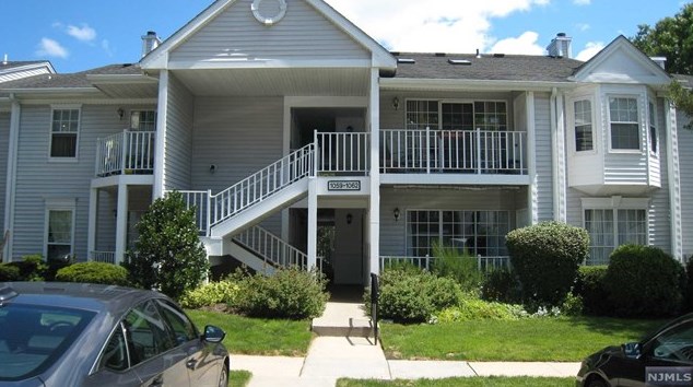 1190 Sycamore Ln, Mahwah, NJ 07430