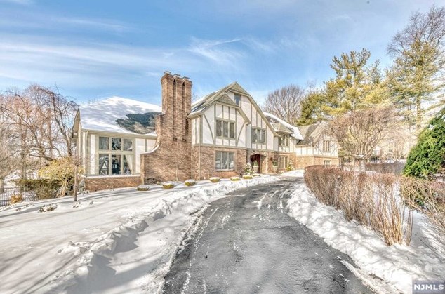 847 Ridgeview Way, Franklin Lakes, NJ 07417