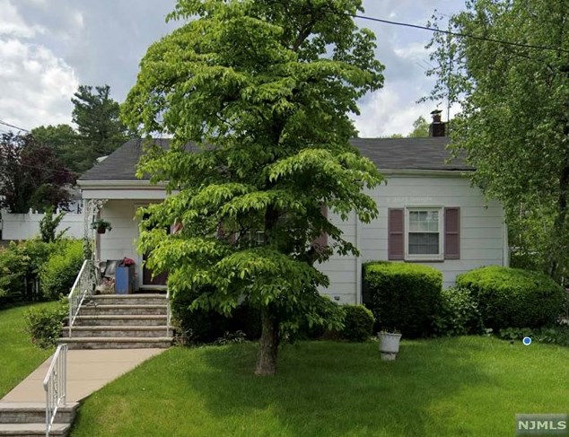 33 Freeman Pl, Town Center, NJ 07052