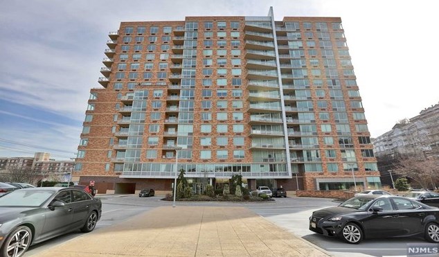 518 Hudson Park #518, Edgewater, NJ 07020