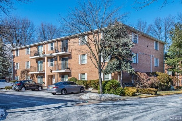 22 John St, Bloomfield, NJ 07003