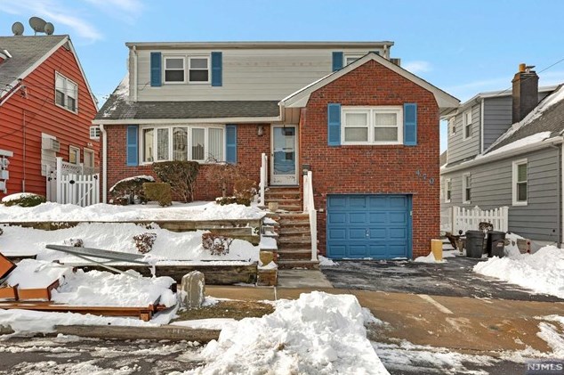 470 Thomas Ave, Lyndhurst, NJ 07071
