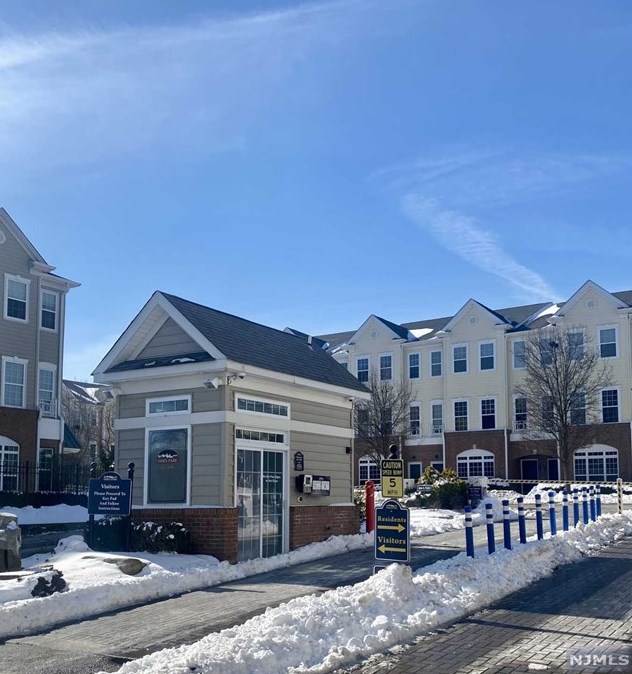 916 Memorial Dr, Belleville, NJ 07109