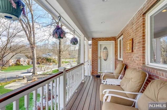 32 Andrew Ave, Oakland, NJ 07436