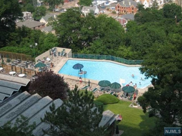 2 Horizon Rd, West Fort Lee NJ  07024-6503 exterior