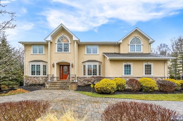 14 Wescott St, Westwood, NJ 07675-7426
