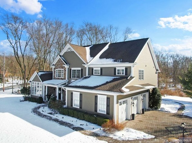 21 Meadowlake Dr, Mahwah, NJ 07430
