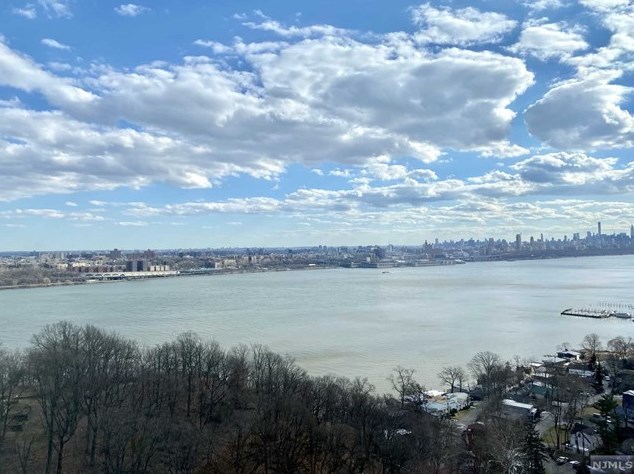 100 Old Palisade Rd #2305, West Fort Lee, NJ 07024