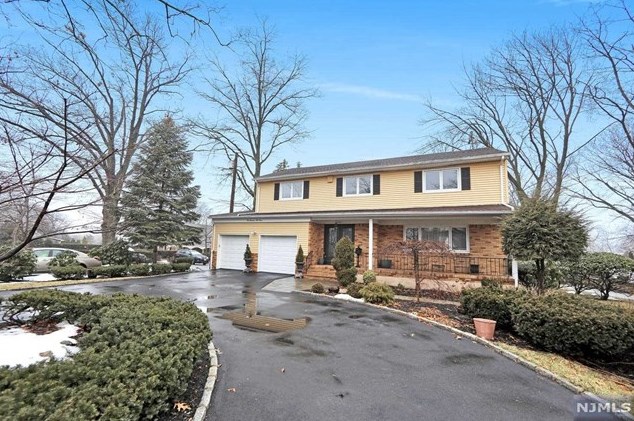 253 N Farview Ave, Paramus, NJ 07652
