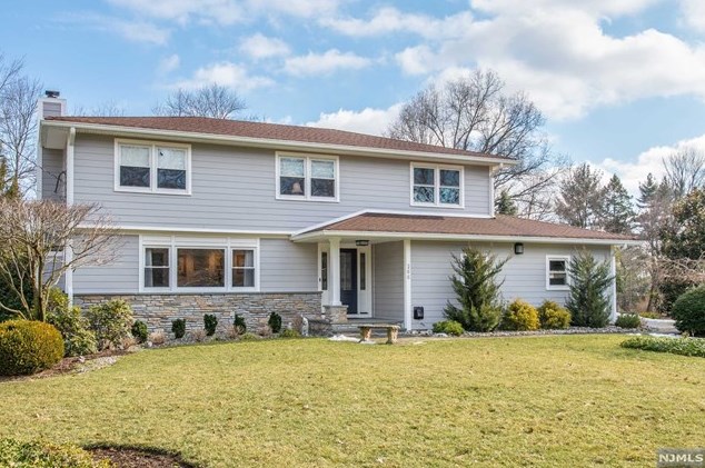 266 Meadowbrook Rd, Wyckoff, NJ 07481