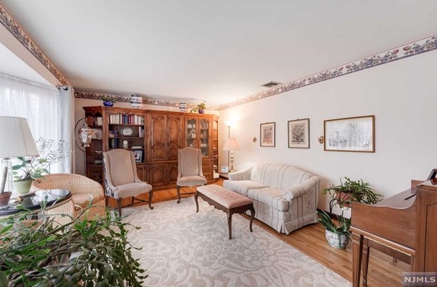 16 Johnson Pl, Westwood, NJ 07676