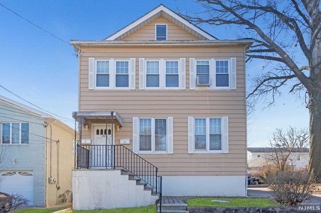 186 Falmouth Ave, Elmwood Park, NJ 07407