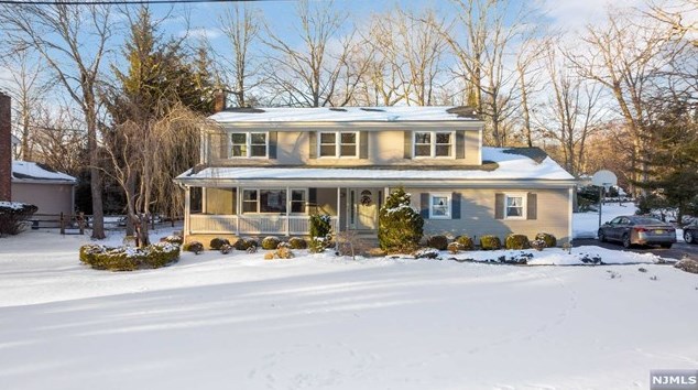 85 Barrett Ln, Wyckoff, NJ 07481