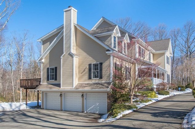 25 Laurel Hollow Dr, West Milford, NJ 07480