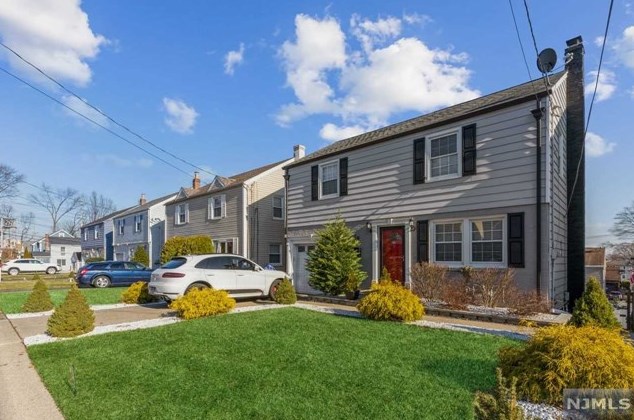 79 Ardmore Ave, Clifton, NJ 07014-1853
