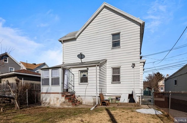 14 Washington St, Town Center, NJ 07052