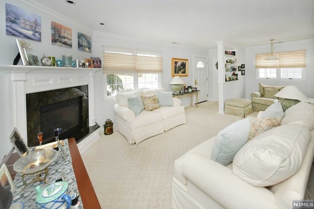 121 Linden St, Wyckoff, NJ 07481