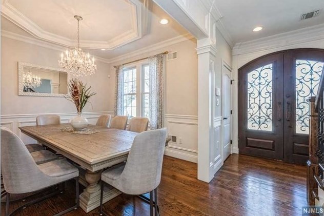 61 Roosevelt St, Cresskill, NJ 07626