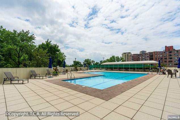 1500 Palisade Ave, West Fort Lee NJ  07024-5343 exterior