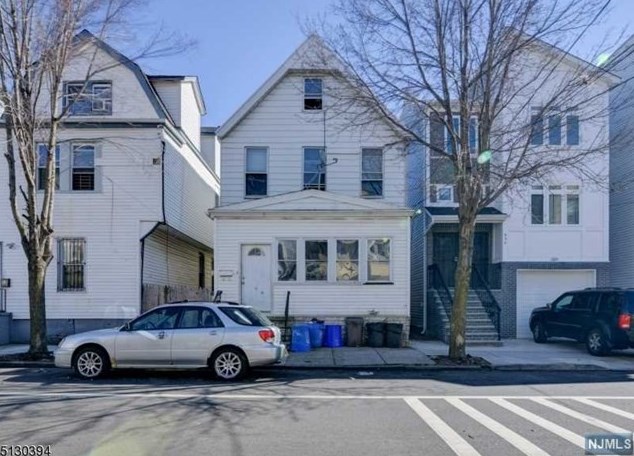832 S 19th St, Newark, NJ 07108