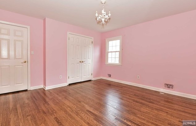 27 Cider Hill, Upper Saddle River, NJ 07458