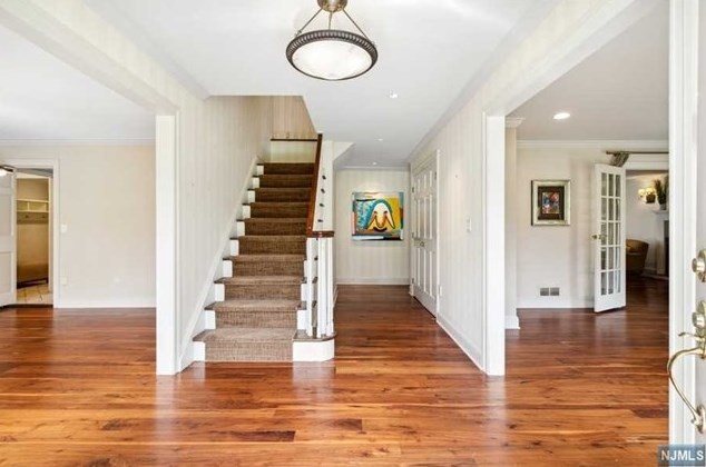 9 Village Ct, Demarest, NJ 07627