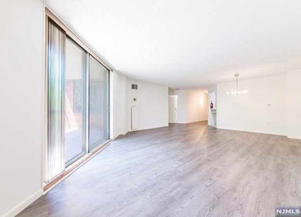 415 Harmon Cove Tower, Secaucus NJ  07094-1727 exterior
