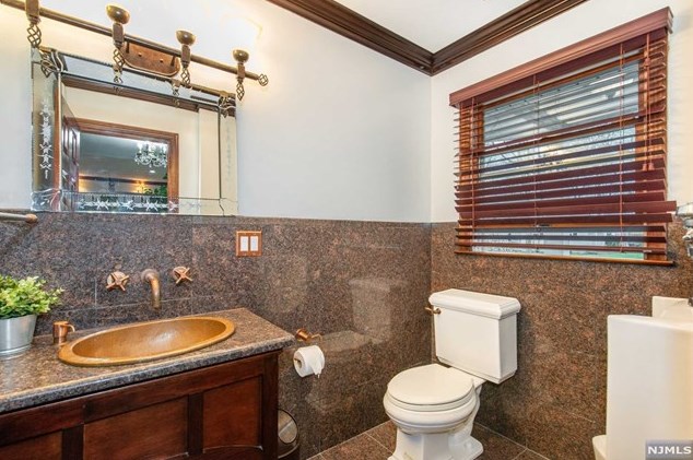 27 Chandler Dr, Wayne, NJ 07470