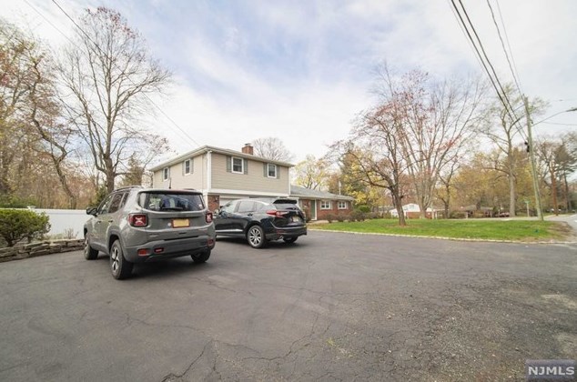 300 Valley Rd, Haworth, NJ 07641