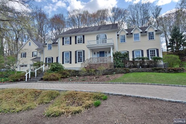216 Park Rd, Franklin Lakes, NJ 07417
